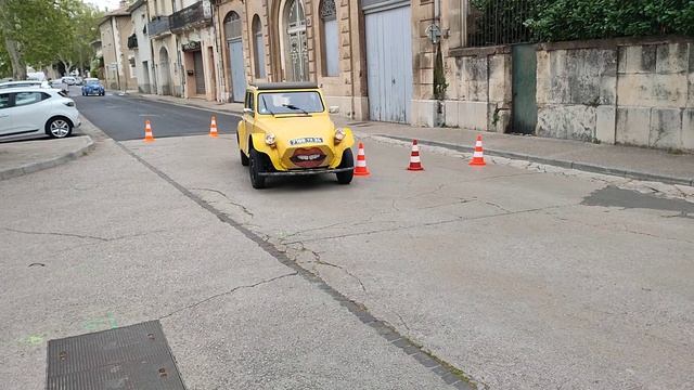 les premières Citroën 2ch arrivent à Clermont-l'Hérault смотреть онлайн