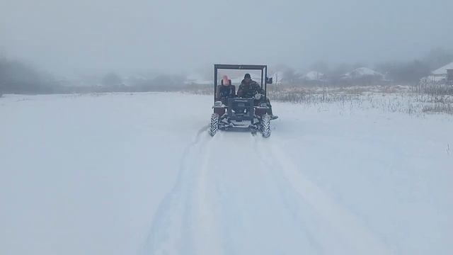 Самодельный грузовичёк по снежной целине смотреть онлайн