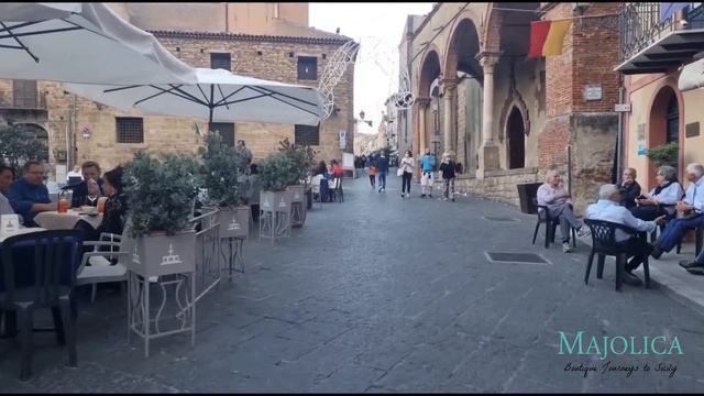 Castelbuono. A Walk in Delicious Panettone Scent │ Discovering Sicily Video Series by Majolica смотреть онлайн