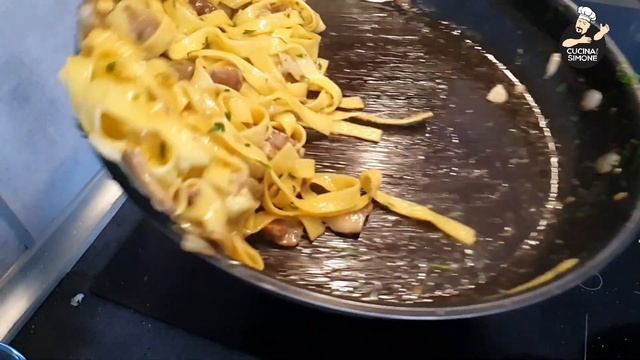 Fettuccine ai Funghi Porcini di stagione con Tartufo nero grattugiato con e senza panna. смотреть онлайн