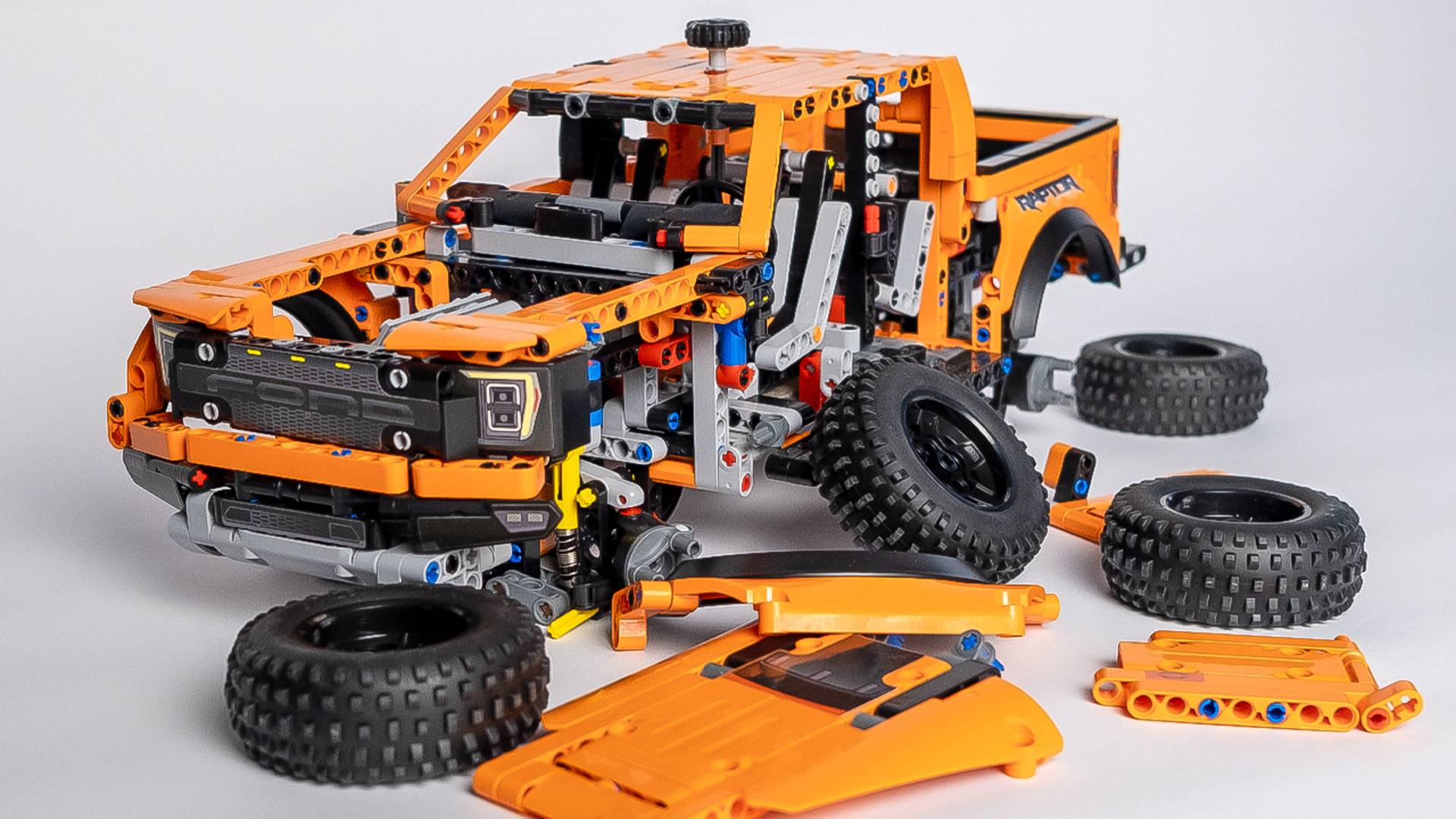 СБОРКА КИТАЙСКОГО Lego Technic Ford F-150 Raptor с комментариями! смотреть онлайн