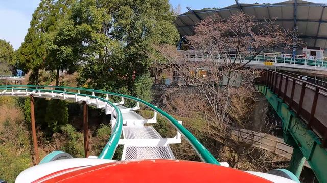 Горка «MOZZU-2» в центре Осака Кансай. Американские горки смотреть онлайн