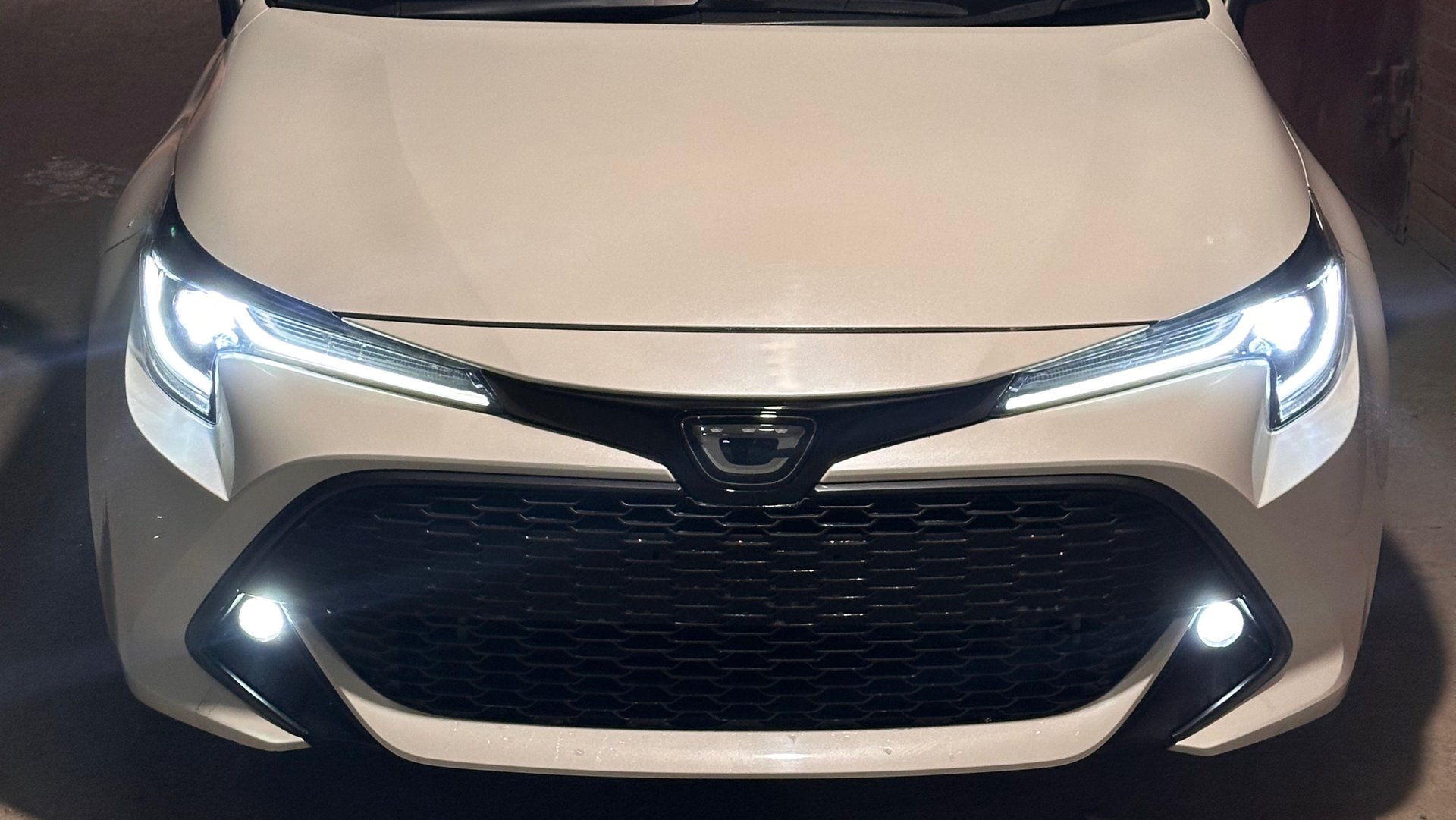 Стильный хэтчбек из Японии от TOYOTA Toyota Corolla sport 2019 смотреть онлайн