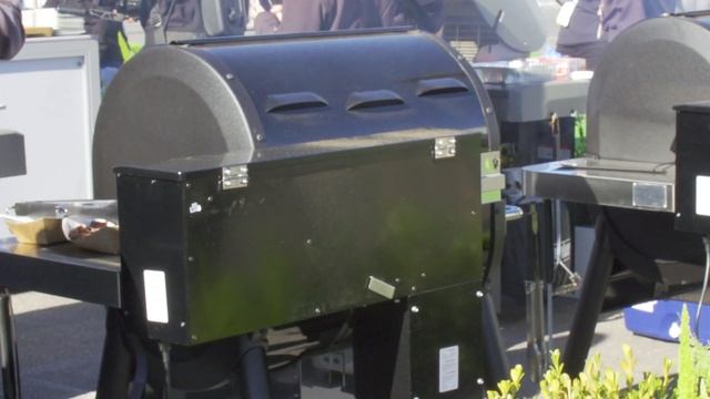 Weber SmokeFire and Connect first look at CES 2020 смотреть онлайн