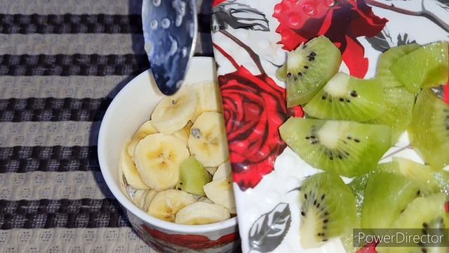 Banana, Pomegranate & Kiwi Chia Pudding. смотреть онлайн