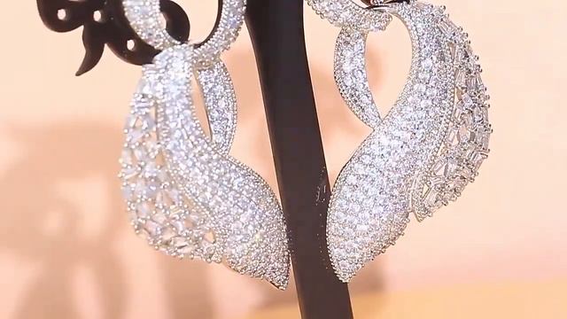 Сережки з цирконами смотреть онлайн