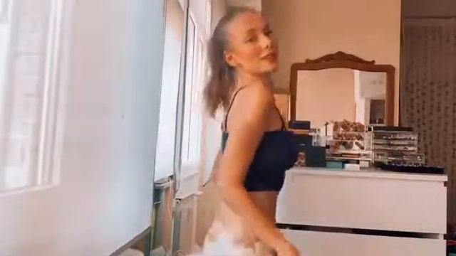 Ester Exposito sexy dance #sexy #kiss смотреть онлайн