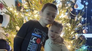 родители переехали😉ёлка от города и много подарков💃 дали отопление😉