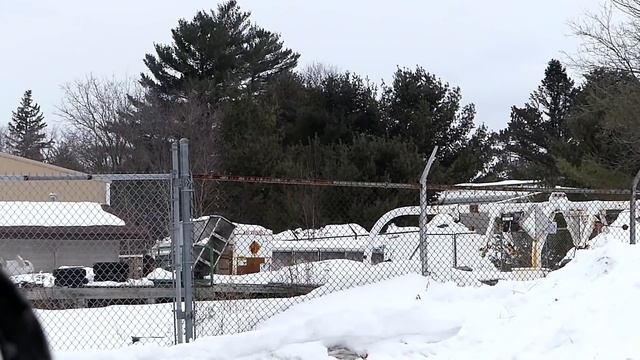 ELS 402 Struggles To Pull HUGE String Of Cars, Then Plows Snow While Street Running! | Jason Asseli смотреть онлайн