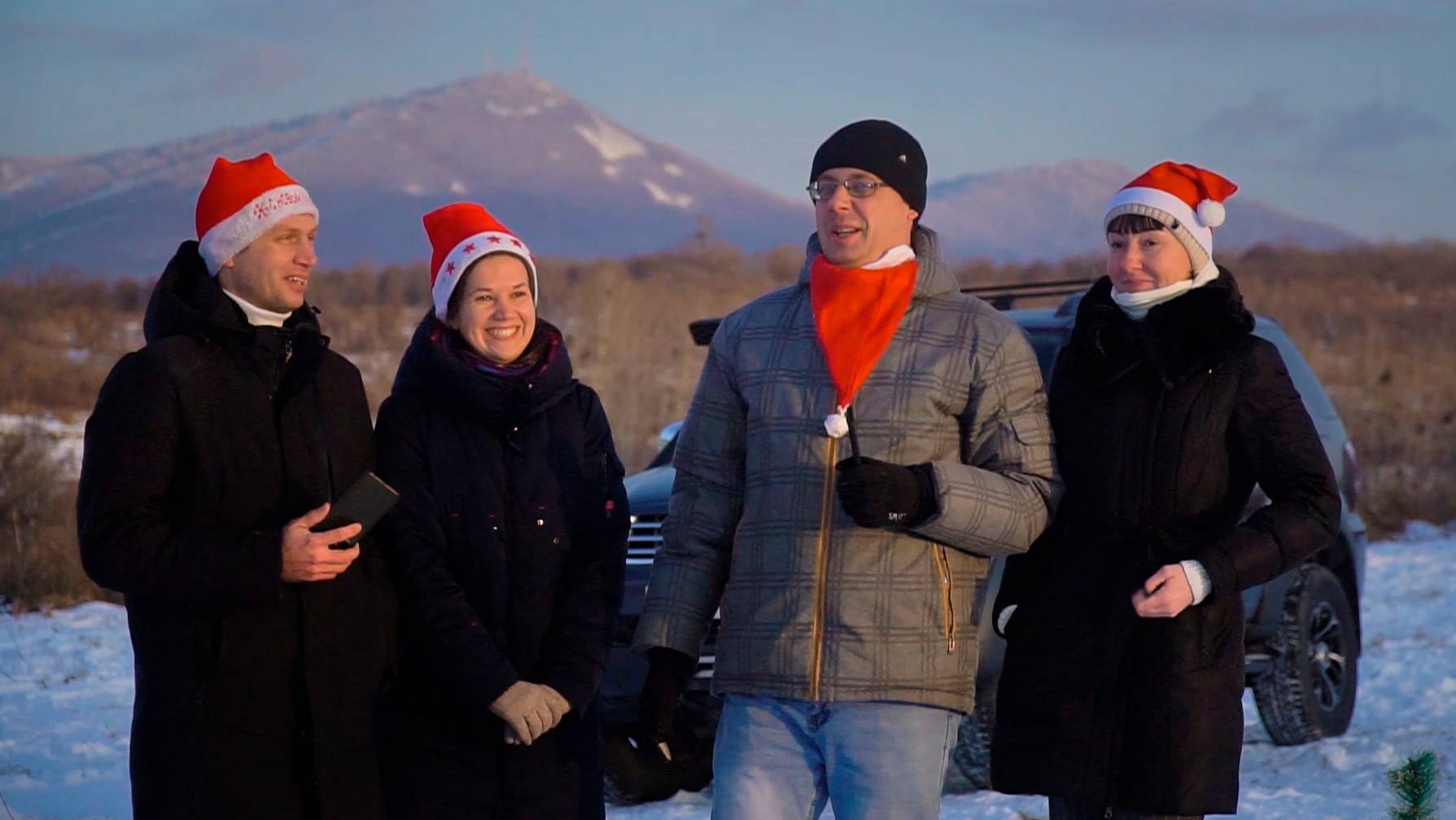 Новогодний розыгрыш подарков. Прямой новогодний эфир смотреть онлайн