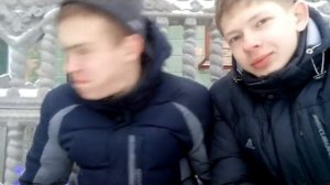 В Новый Год пацан блюёт