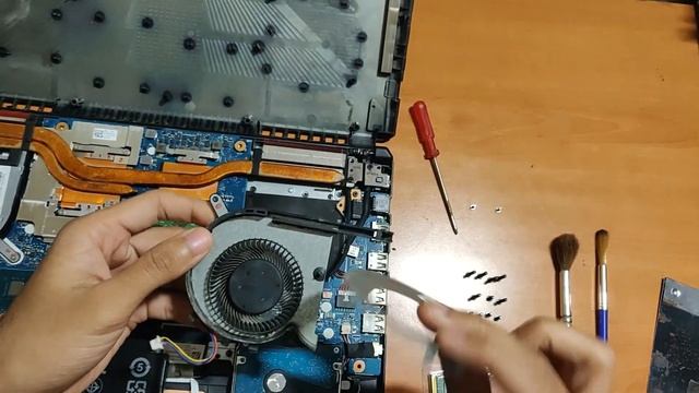 Cleaning and Upgrading my ASUS TUF FX504 laptop смотреть онлайн