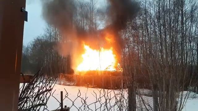 горит баня соседа на участке смотреть онлайн