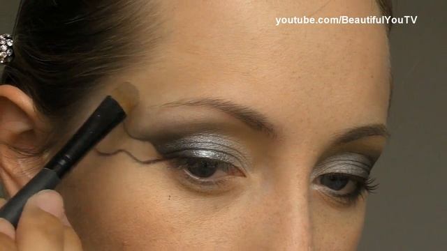 Fantasy Black & White Makeup Look смотреть онлайн