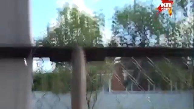 Спецкоры «КП» съездили в деревню, находящуюся меж двух огней, на нейтральной территории смотреть онлайн