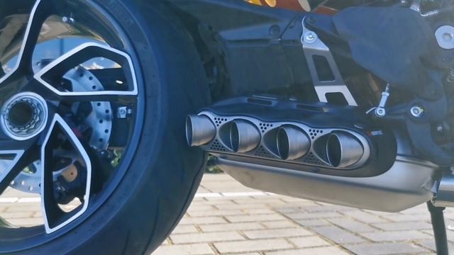 Ducati Diavel V4 with full Akrapovic exhaust system смотреть онлайн