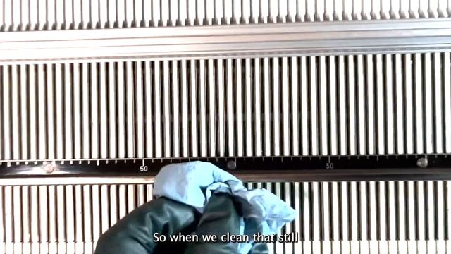 Passap e6000 Knitting Machine - Cleaning Bed and Installing Needles смотреть онлайн