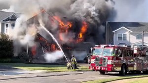 Тушение жилого дома | Пожарные машины и спасатели для детей