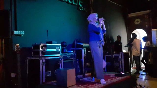 Layla Sania - Que Sera Sera | 8 January 2019 (Live Performance at Emillies Diner, Kuching Sarawak) смотреть онлайн