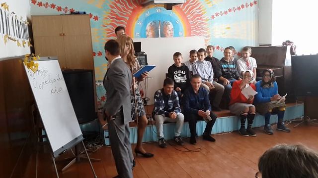 Сценка "Вчителька знайомиться з учнями" (02.10.2015) смотреть онлайн