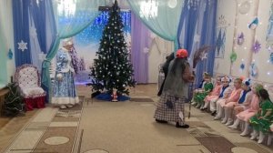 Новогодний утренник "Капризная елка"
средняя группа