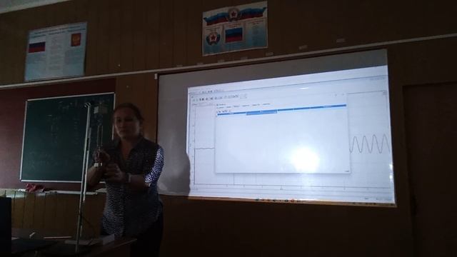 "Зависимость периода колебания пружинного маятник от жёсткости пружины и массы груза" смотреть онлайн
