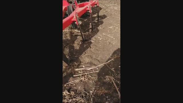 Лютая засуха не дает работать? Посмотрите это видео - плуг ПС-5-40 в деле! смотреть онлайн