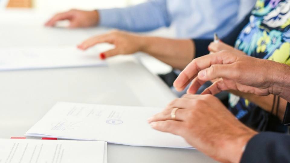 Документы, которые пока еще можно не удостоверять у нотариуса и тем самым существенно сэкономить смотреть онлайн