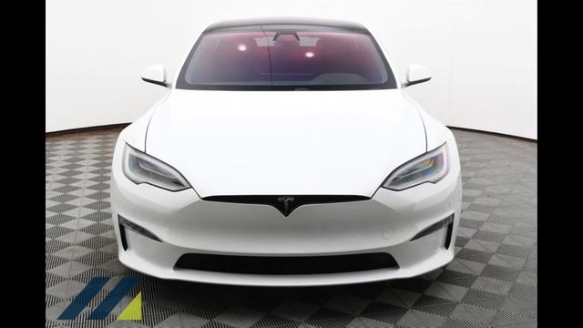 Tesla Model S Plaid смотреть онлайн