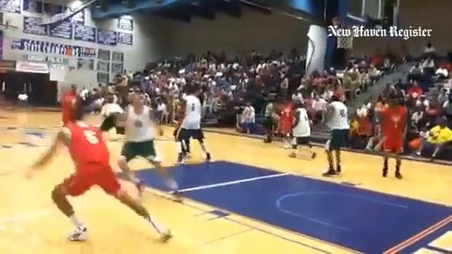 Some video of incoming #UConn frosh Amida Brimah, Kentan Facey battling at #GHPA смотреть онлайн