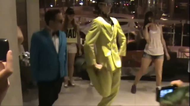 GANGNAM STYLE CORDOBES BAILARINAS EN STARBUCK CORDOBA.mp4 смотреть онлайн