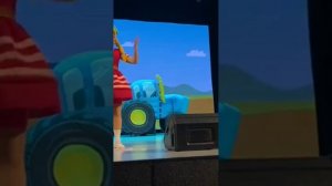 Синий трактор по полям по полям