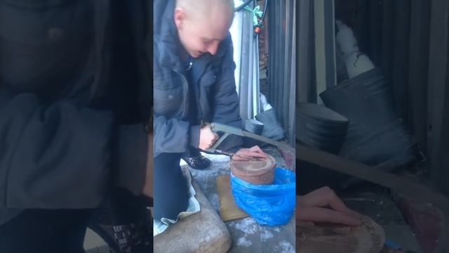 Распиливание куска шоколада весом в 6 кг смотреть онлайн