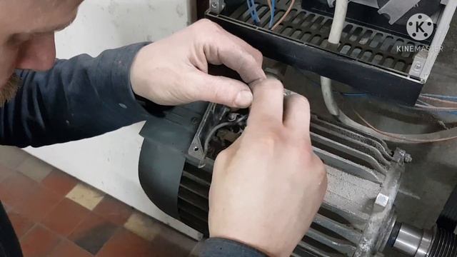 Change the motor in a small lathe to 2.2kw смотреть онлайн