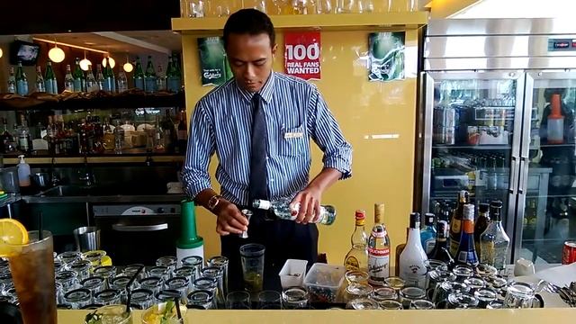 How to make Longan Mojito - Ixora Hotel смотреть онлайн