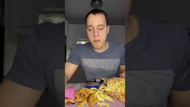 Обзор на закуски #мукбанг #кушаюнакамеру смотреть онлайн