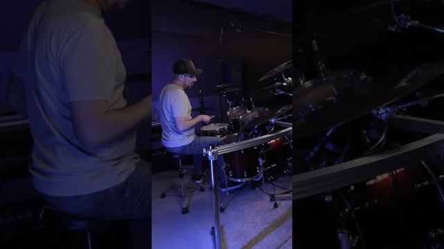 Применяем рудименты 02 Пятиударный ролл Five Stroke Roll смотреть онлайн
