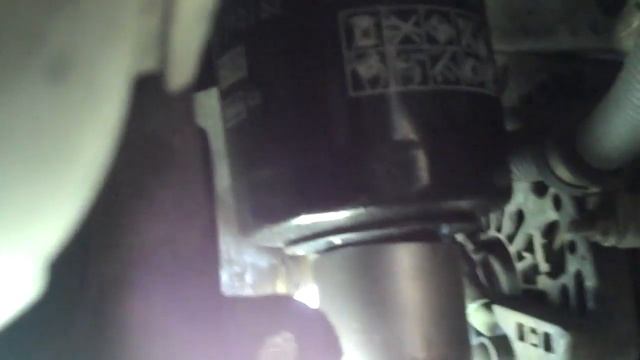 VW POLO 1.4 MPI SERVICE changing the oil filter смотреть онлайн