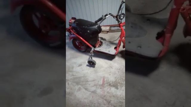 Первый выезд дочери на самодельном мопеде смотреть онлайн