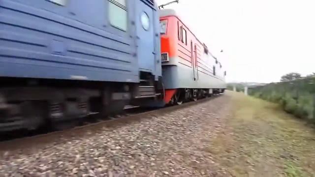 Электровоз ЭП1-330 с почтово-багажным поездом №990 Москва-Владивосток. смотреть онлайн