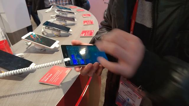Vaio Phone Biz, os mostramos el terminal en el MWC 2016 смотреть онлайн