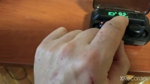 почему не работает один из безпроводных наушников