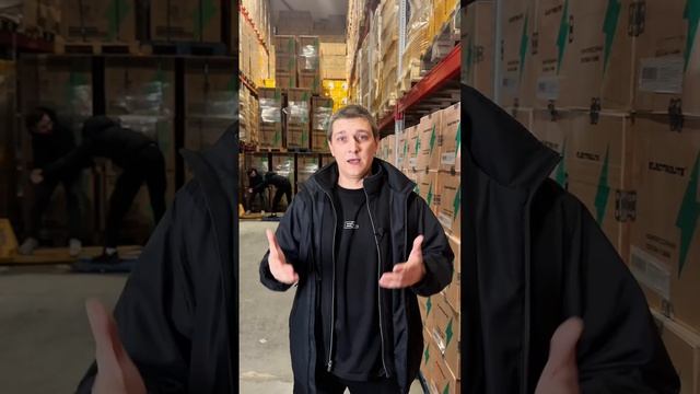 Исключительно профессионалы своего дела 💪🏻 #инструмент #electrolite #юмор смотреть онлайн