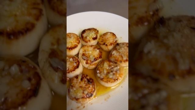 Scallops with butter and garlic / Морські гребінці з маслом і часником смотреть онлайн