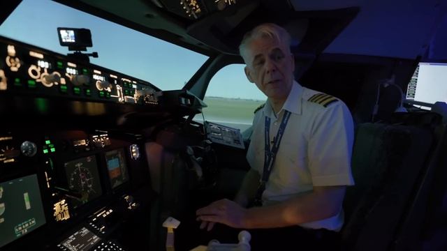 Vliegen in de enige openbare bewegende vliegsimulator van Nederland смотреть онлайн