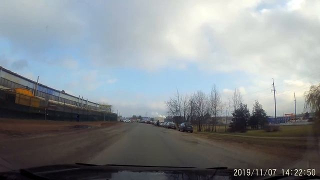 Слепой водитель мерса. Ещё и фак показал. смотреть онлайн