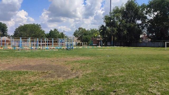 Flight for schoolchildren on a RC helicopter смотреть онлайн