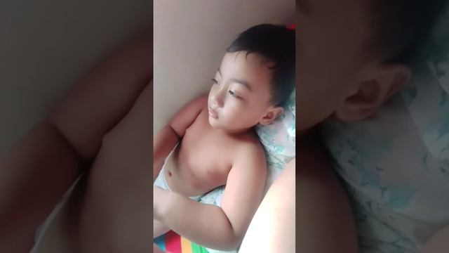 He's not crying but he lot of tears in his face! lol!😂 смотреть онлайн