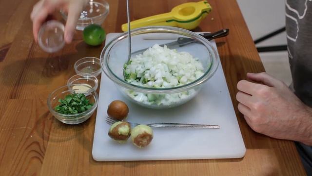 How to Make Guacamole | Easy Amazing Avocado Dip Recipe смотреть онлайн