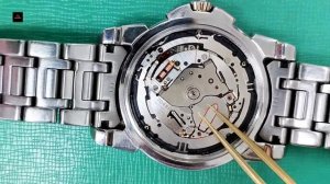 Seiko kinetic 7D48 battery replacement tutorial.